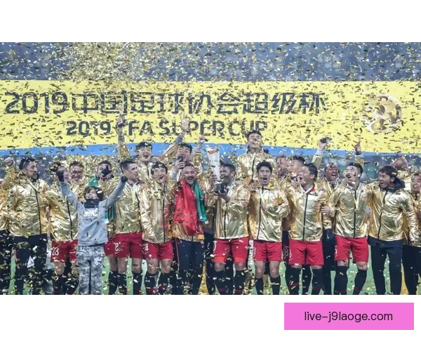 上海海港力压同城申花勇夺中超两连冠续写沪上足球新王朝荣耀篇章